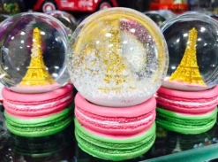 BOLA DE NEVE Torre Eiffel 2 macarons