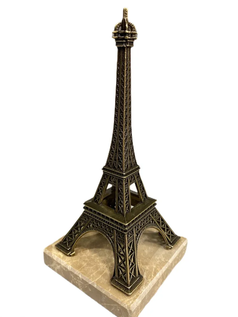 Torre Eiffel de metal fabricada na França em uma verdadeira base